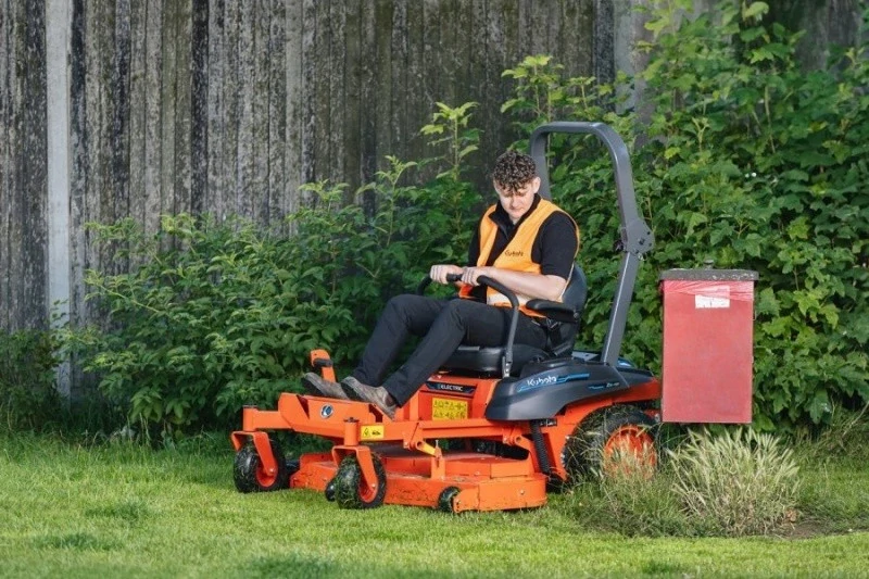 Elektrická sekačka Kubota ZE-421