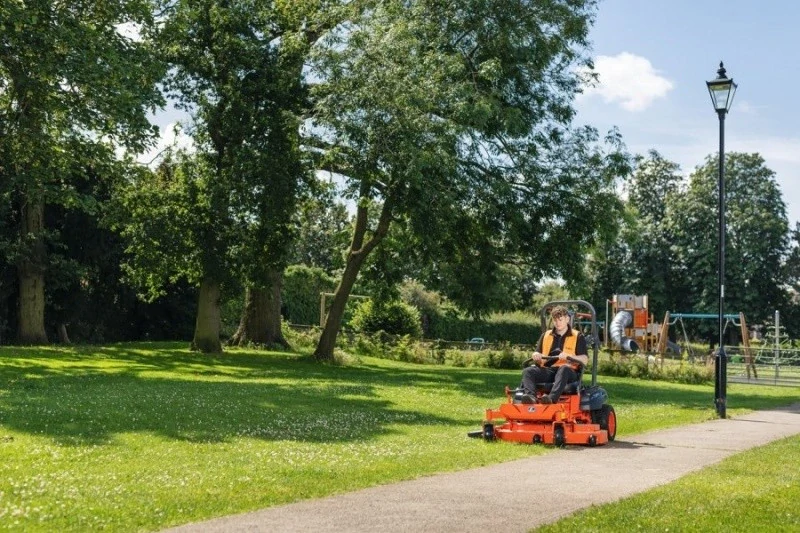 Elektrická sekačka Kubota ZE-421
